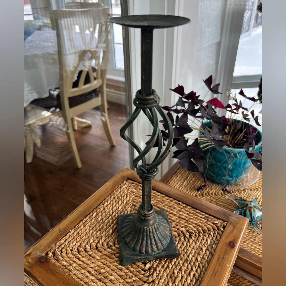 🌟 SALE $20 🌟 Vintage Traditional Antiqued Pillar Wrought Iron Decor Candle Stick